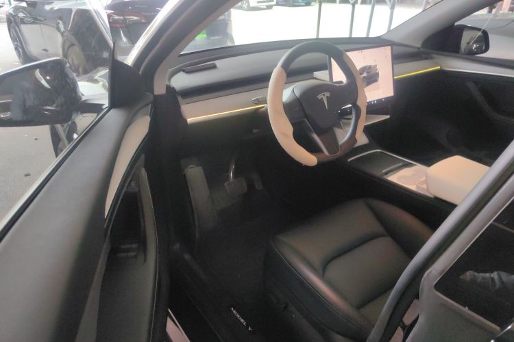 特斯拉 Model Y 2023款 长续航全轮驱动版中控内饰7003