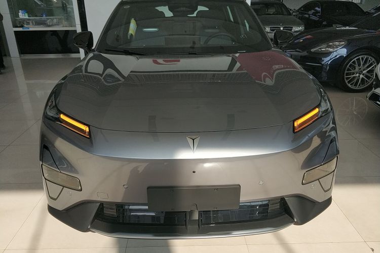 深蓝汽车 深蓝S05 2026款 620Plus纯电版车身外观2