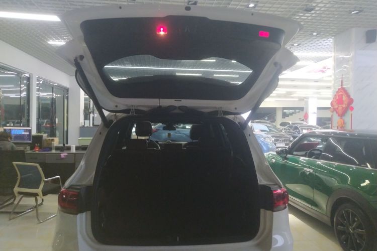 奔驰GLB 2023款 GLB 220 动感型机舱底盘23