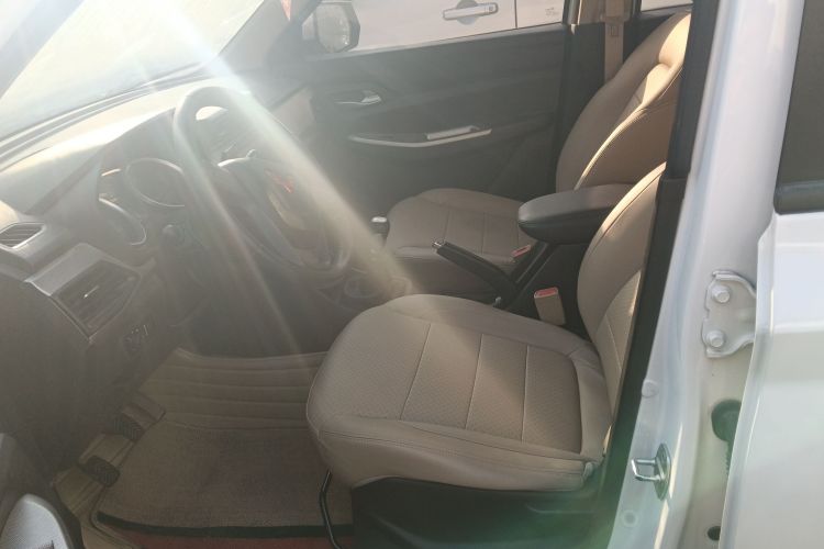 五菱汽车 五菱宏光 2021款 1.5L改款 S舒适型 液压助力LAR中控内饰19