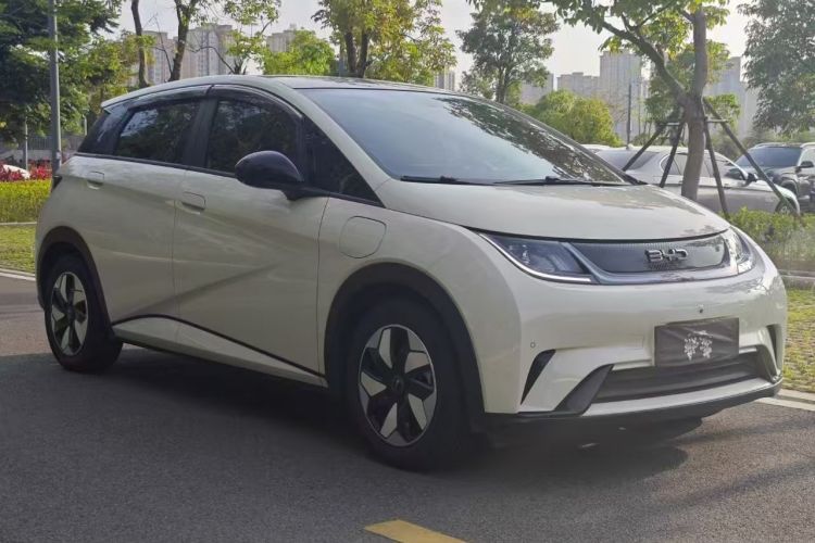 比亚迪 海豚 2024款 荣耀版 420km 时尚版车身外观3