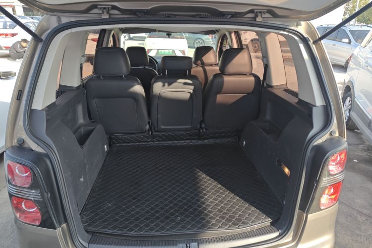 大众 途安 2014款 1.4T DSG 30周年纪念版机舱底盘23