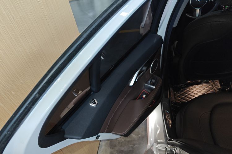 宝马1系 2019款 120i M运动套装中控内饰7006