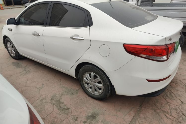 起亚K2 2015款 三厢 1.4L MT GLS车身外观4