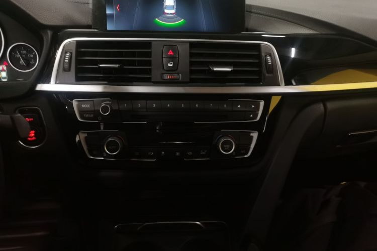 宝马3系 2019款 320Li 时尚型中控内饰16