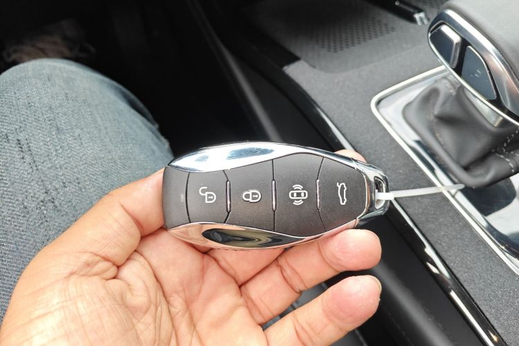 红旗HS3 PHEV 2024款 PHEV 115km 劲为版中控内饰11