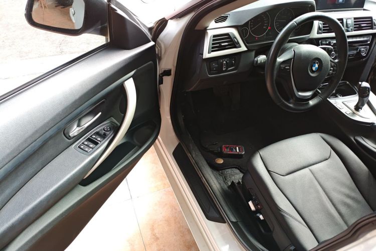 宝马3系GT 2017款 320i 时尚型中控内饰20