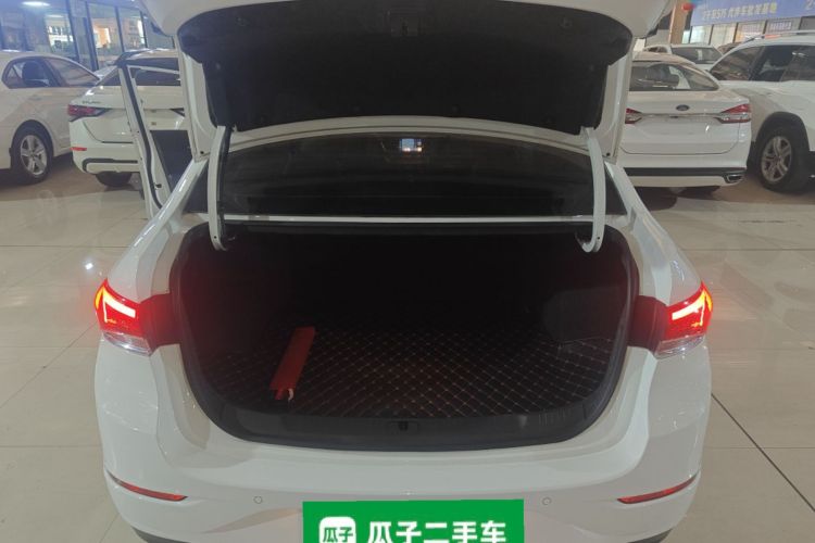 别克 英朗 2021款 1.3T 自动轻混动精英型机舱底盘23