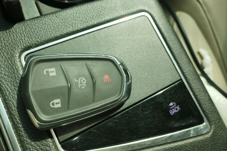 凯迪拉克CT6 2016款 28T 时尚型中控内饰7001