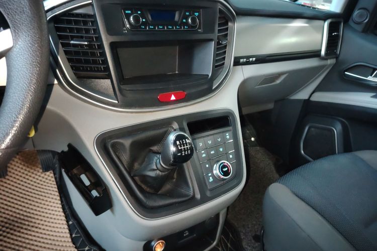 江淮瑞风 瑞风M4 2020款 2.0CTI 柴油 手动劲锐型 国VI局部细节16