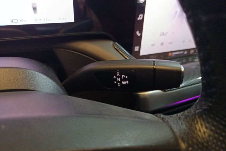 小鹏P7 2020款 562E性能版中控内饰18