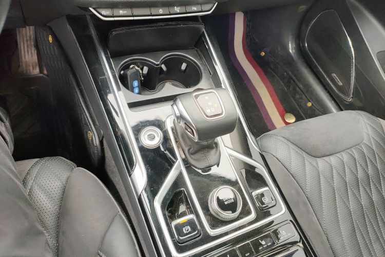 红旗HS5 2022款 改款 2.0T 智联旗享版中控内饰18