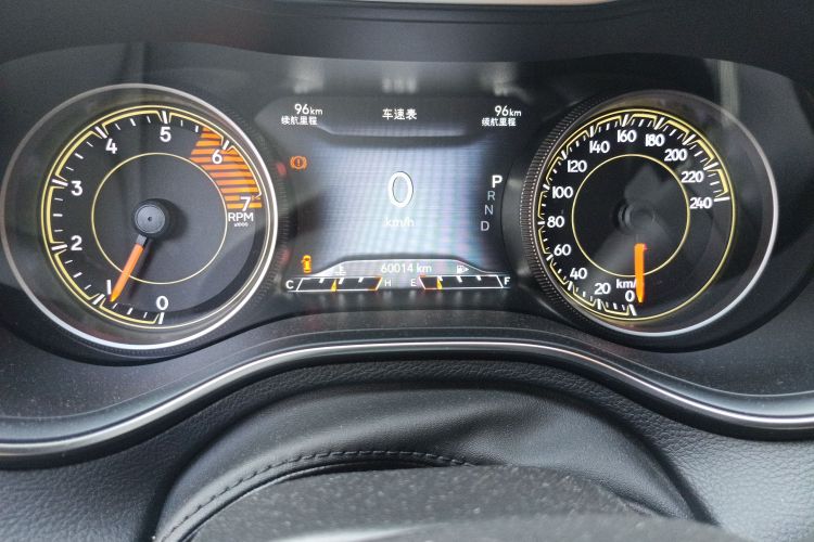 Jeep 自由光 2020款 2.0T 两驱领先版中控内饰15