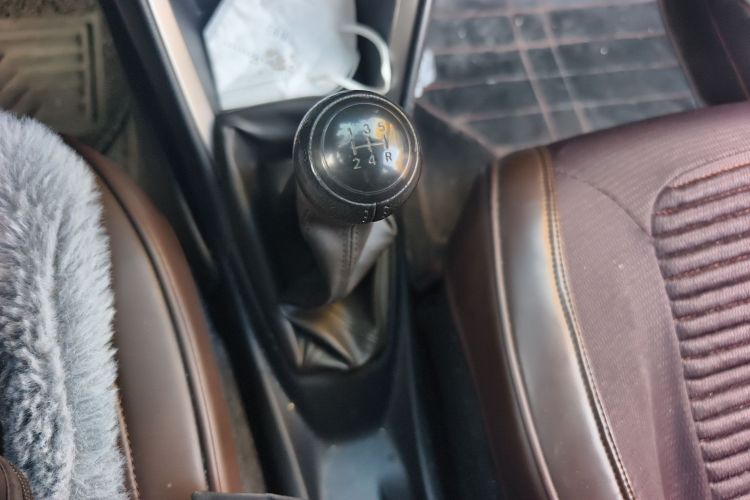 丰田 YARiS L 致炫 2014款 1.3E 手动魅动版中控内饰18