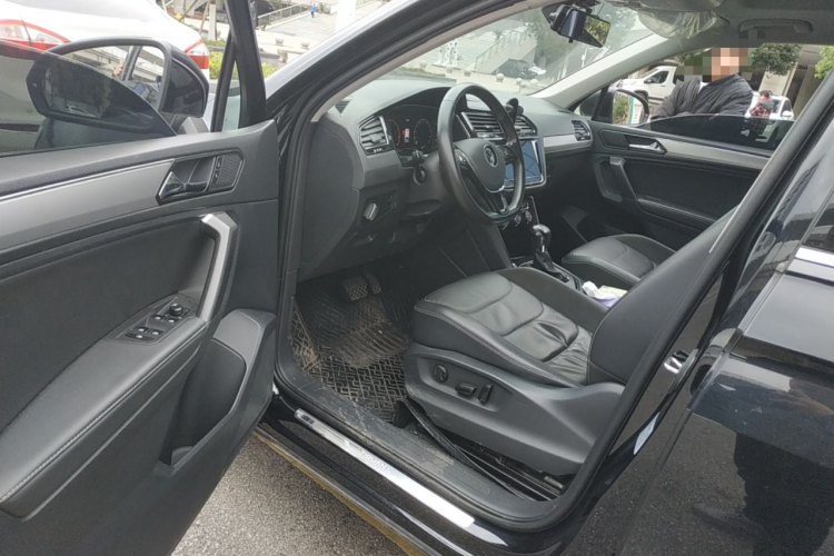 大众 途观L 2021款 330TSI 自动两驱智享版中控内饰20