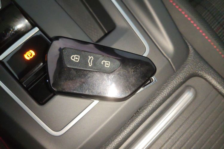 大众 高尔夫GTI 2023款 380TSI DSG GTI中控内饰11