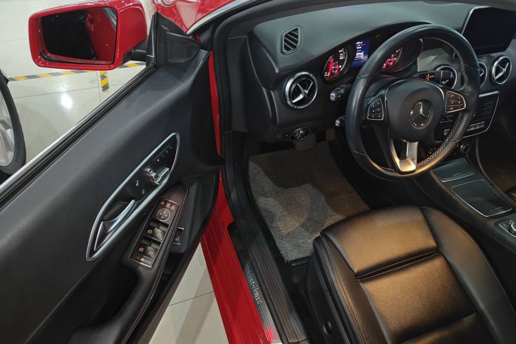 奔驰CLA 2016款 改款 CLA 200 时尚型中控内饰20