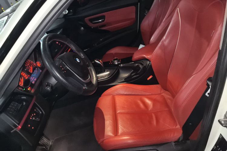 宝马3系 2015款 328i 运动设计套装局部细节19