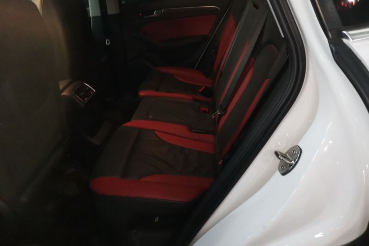 奥迪Q5 2017款 Plus 40 TFSI 技术型中控内饰7004