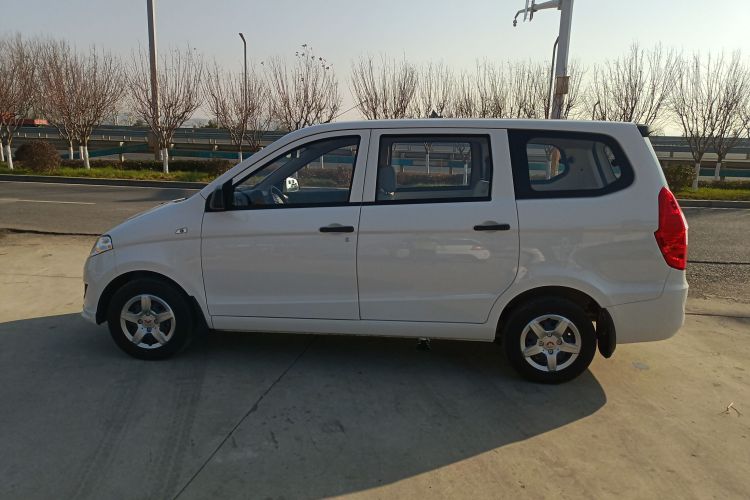 五菱汽车 五菱宏光 2021款 1.5L S基本型LAR车身外观4