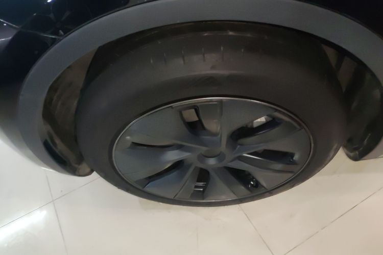 特斯拉 Model Y 2023款 后轮驱动版车身外观6007