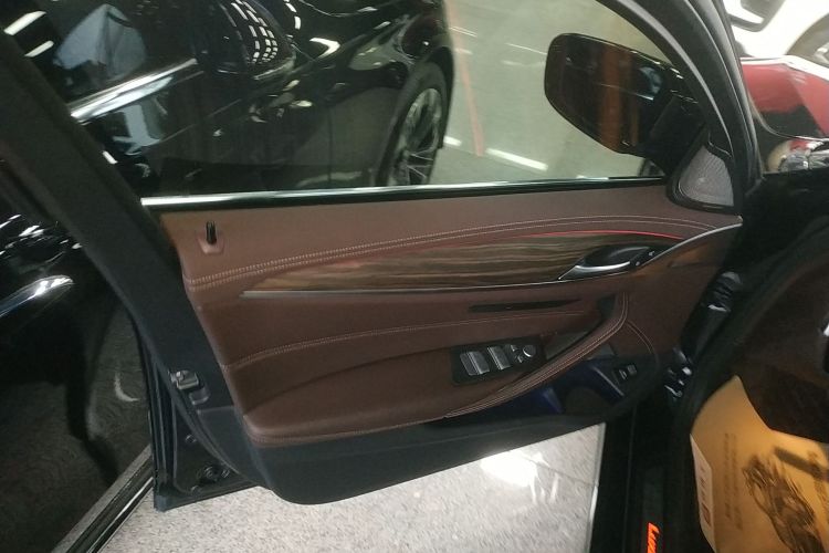 宝马5系 2023款 530Li 领先型 豪华套装中控内饰7007