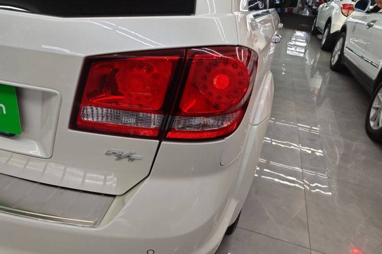 道奇 酷威  2.4L 两驱旅行版车身外观9