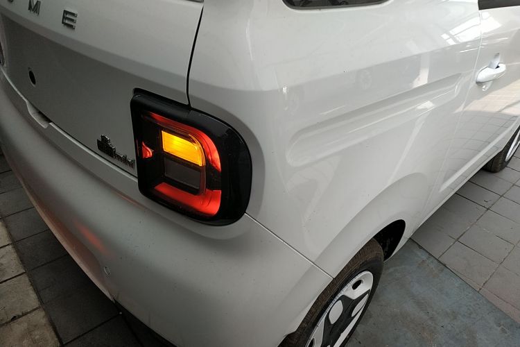 吉利银河 熊猫 2025款 210km 元气熊车身外观9