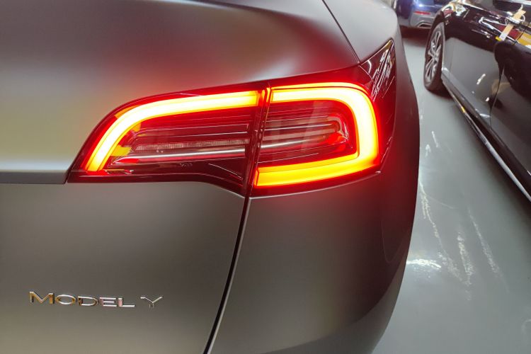 特斯拉 Model Y 2022款 后轮驱动版车身外观9