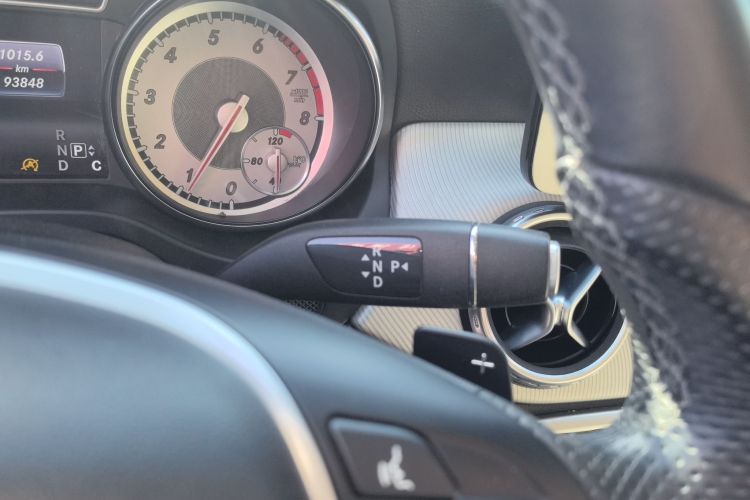 奔驰GLA 2016款 GLA 220 4MATIC 时尚型中控内饰18