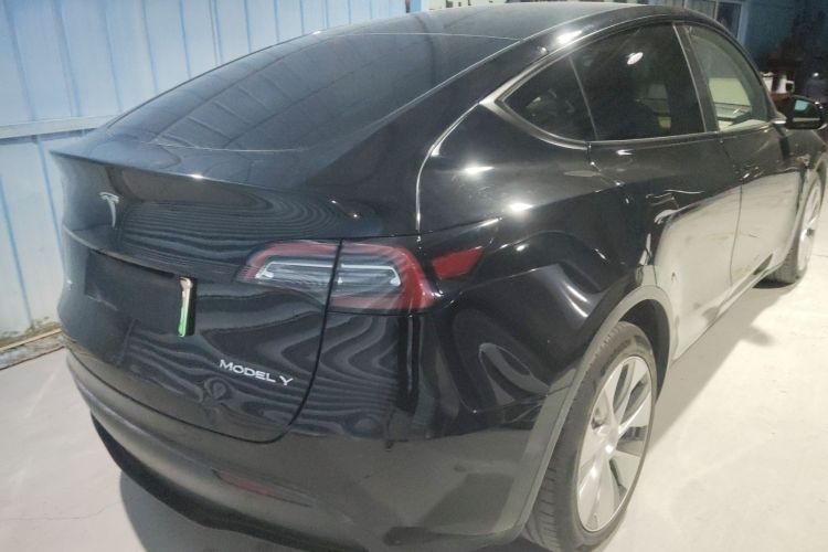 特斯拉 Model Y 2021款 长续航全轮驱动版车身外观7
