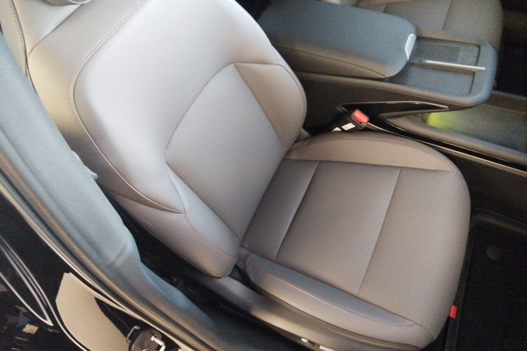 红旗EH7 2025款 600 智选版局部细节41