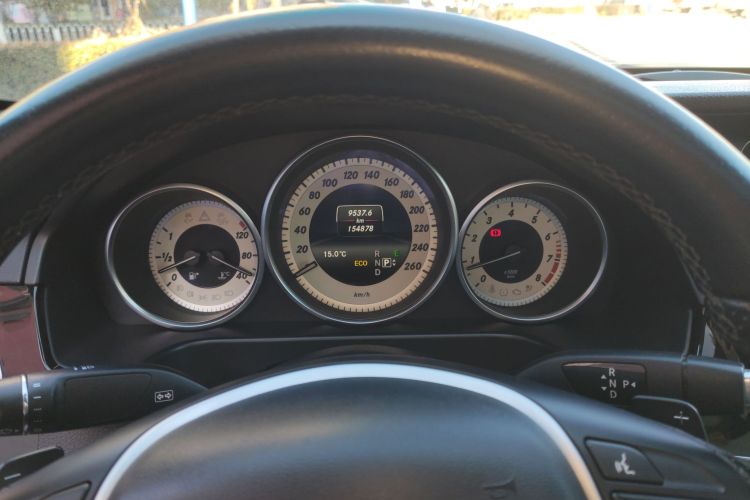 奔驰E级 2015款 E 260 L 运动型中控内饰14