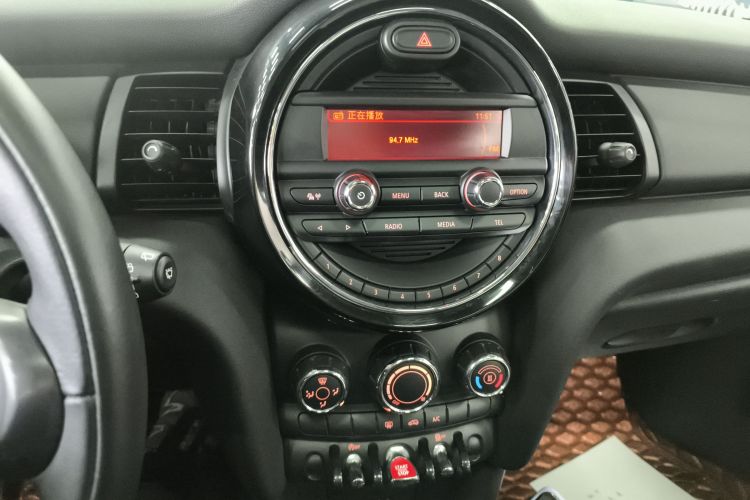MINI 2015款 1.2T ONE 五门版中控内饰16