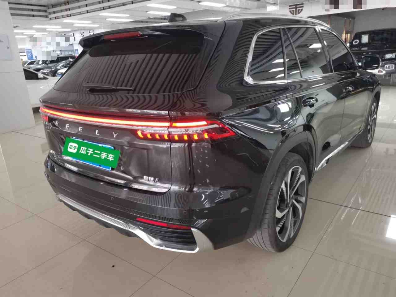 车辆右后45度外观展示