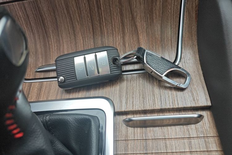 荣威RX8 2018款 30T 智联网两驱旗舰版中控内饰11