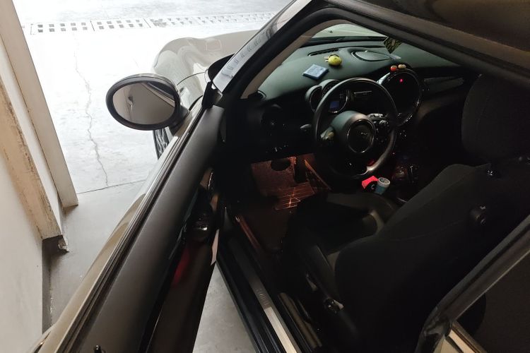 MINI 2018款 1.5T COOPER 经典派中控内饰20