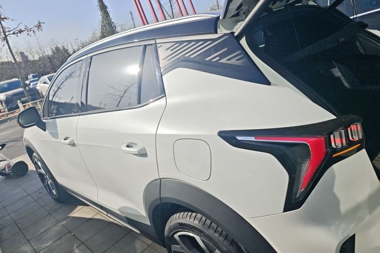 领克06 2023款 Remix 1.5T 劲Halo车身外观4