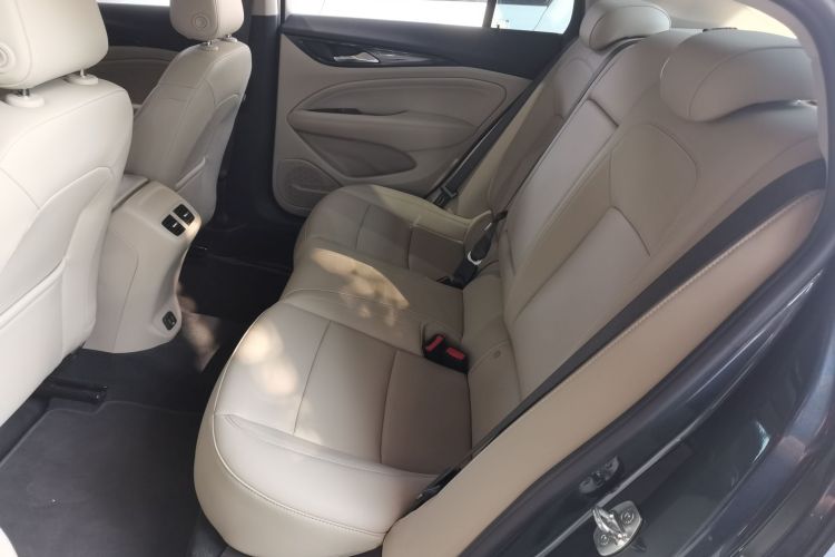 别克 君威 2020款 552T 精英型中控内饰21