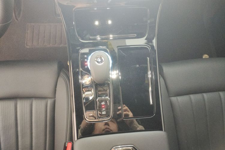 广汽传祺 传祺M8 2023款 宗师系列 400T 至尊版中控内饰18