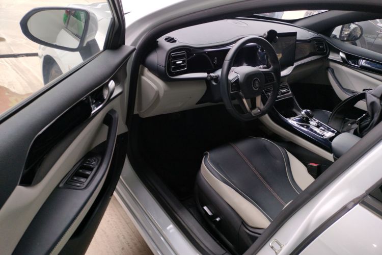 比亚迪 秦PLUS 2021款 DM-i 55KM 旗舰型中控内饰20