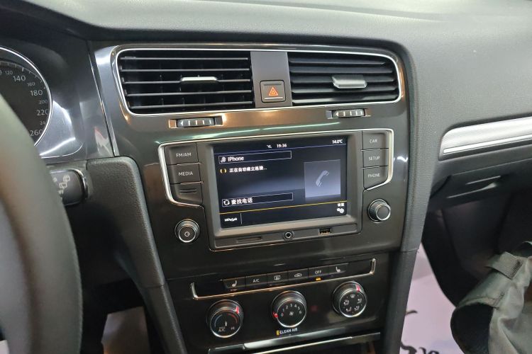 大众 高尔夫 2017款 230TSI 自动豪华百万辆纪念版局部细节16