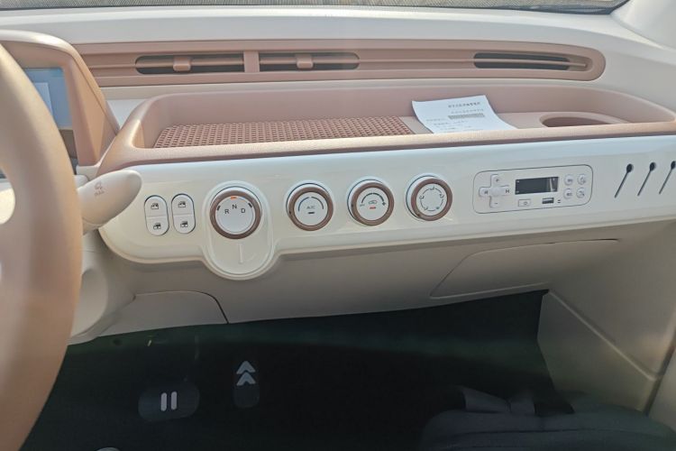 奔腾小马 2026款 222km 炫彩马中控内饰16