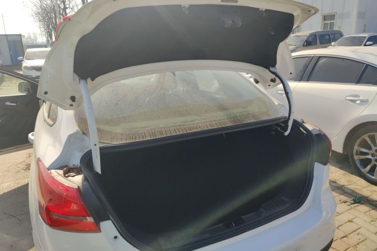 福特 福克斯 2017款 三厢 1.6L 自动风尚型智行版机舱底盘23