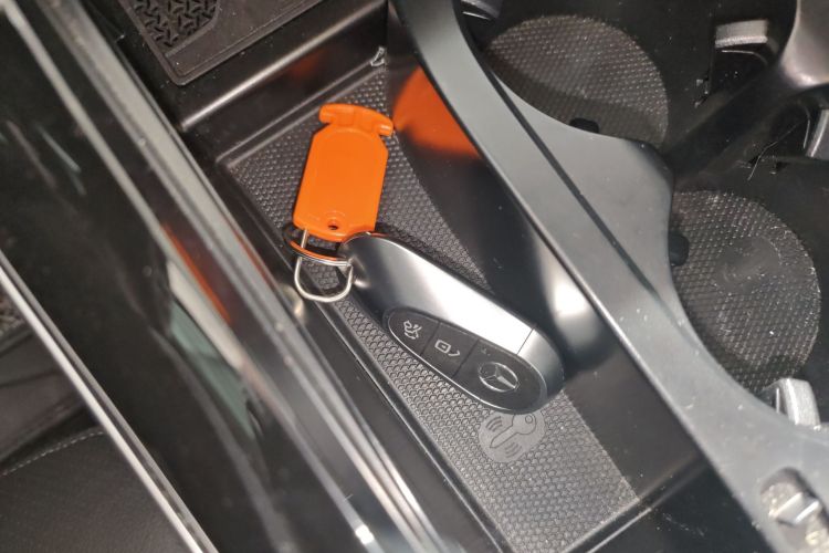 奔驰C级 2024款 改款 C 260 L 运动版中控内饰7001