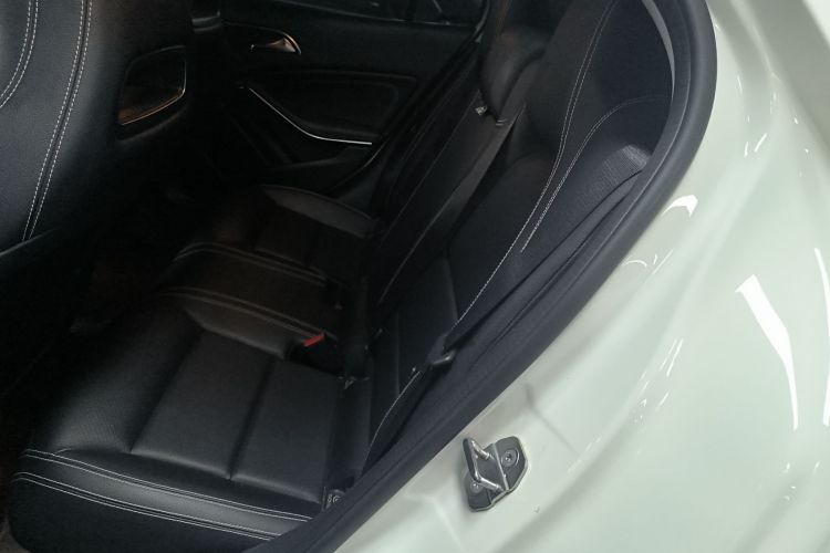 奔驰GLA 2019款 GLA 200 时尚型中控内饰21