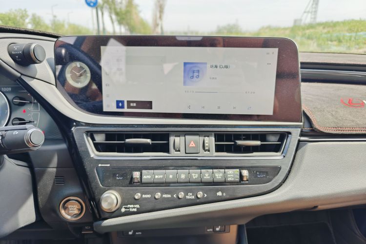 雷克萨斯ES 2023款 200 卓越版中控内饰16