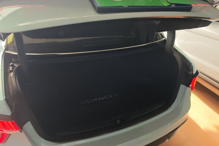 领克03 2018款 1.5TD DCT型版 国V机舱底盘23