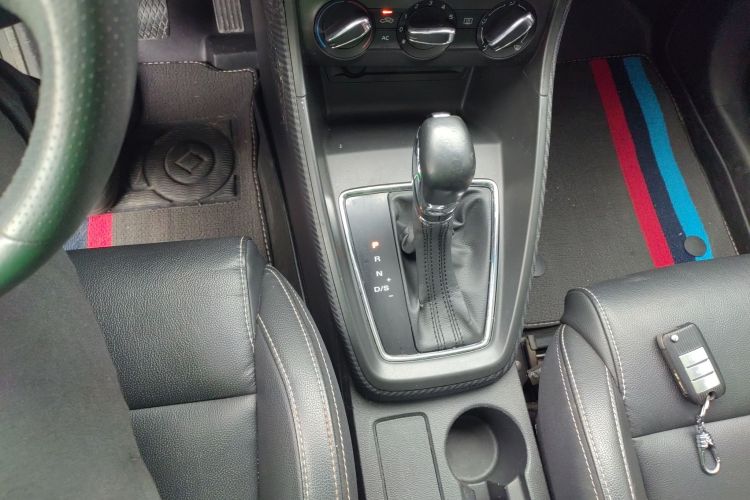 名爵ZS 2017款 1.5L 自动豪华版中控内饰18