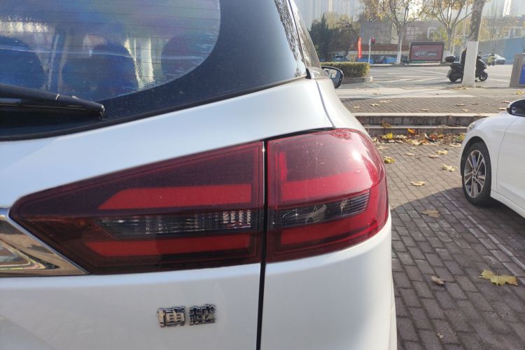 吉利汽车 博越 2018款 1.8TD 自动两驱智雅型车身外观9